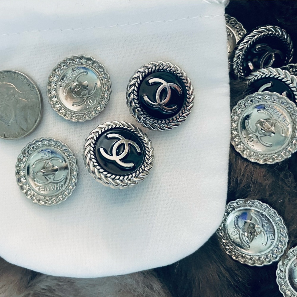 CC-“Set of 6”20mm/ReproVintage.Silver/Black/Stamp/ShankButtons🤩
